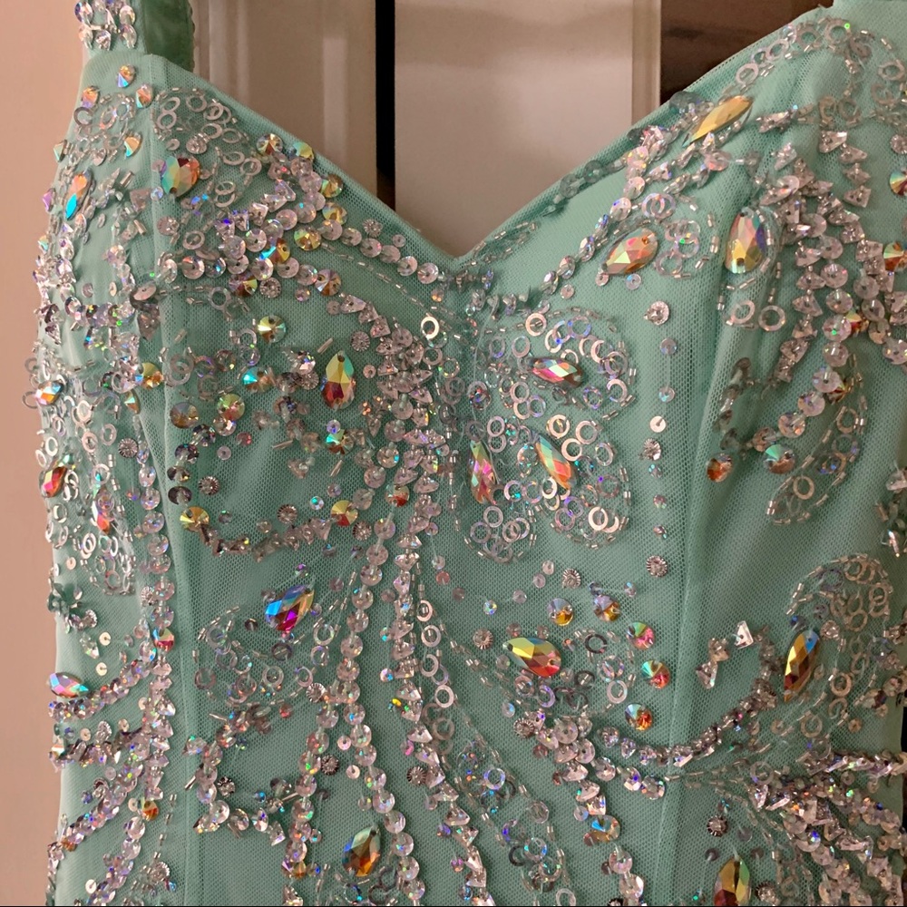 Sean Collection Gown - Picture 2 of 8